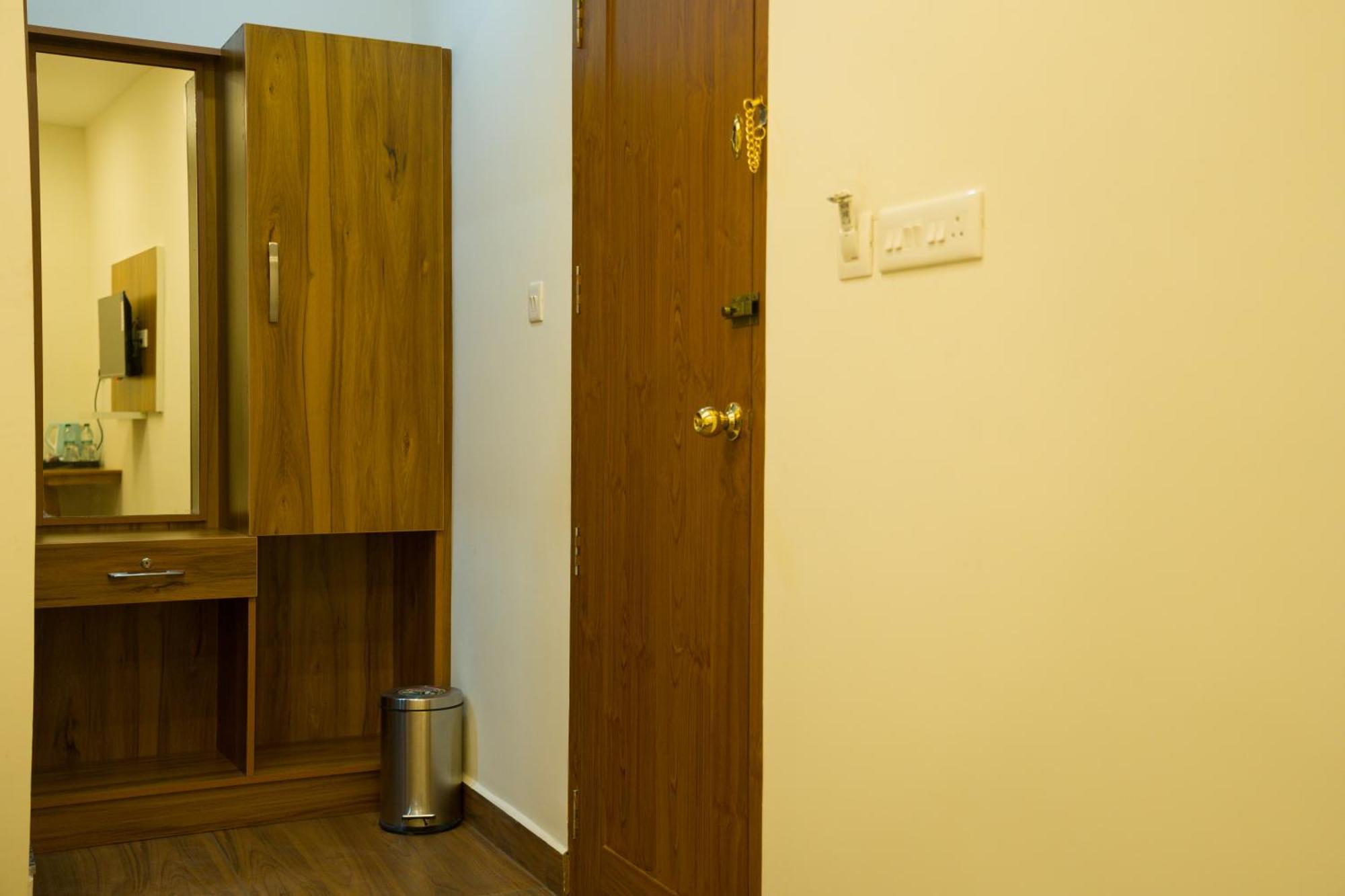 Fly View Airport Residency Hotel Nedumbassery Kültér fotó